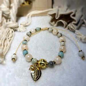 Handmade brazalete 7”. Semiprecious stones, stainless steel and gold plate